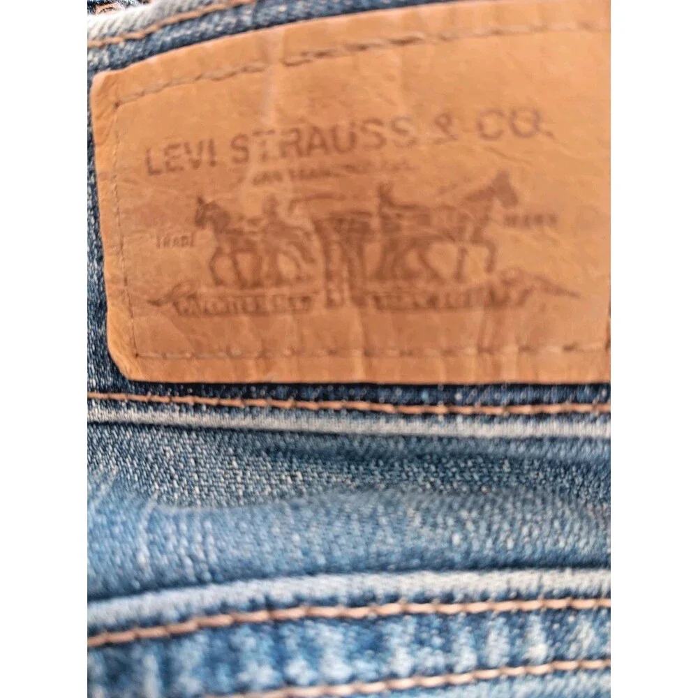 Levi's Women's Size 6 Medium 526 Slender Boot Cut Blue Denim Jeans Cotton Blend